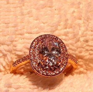 White sapphire brilliant cut set in gold